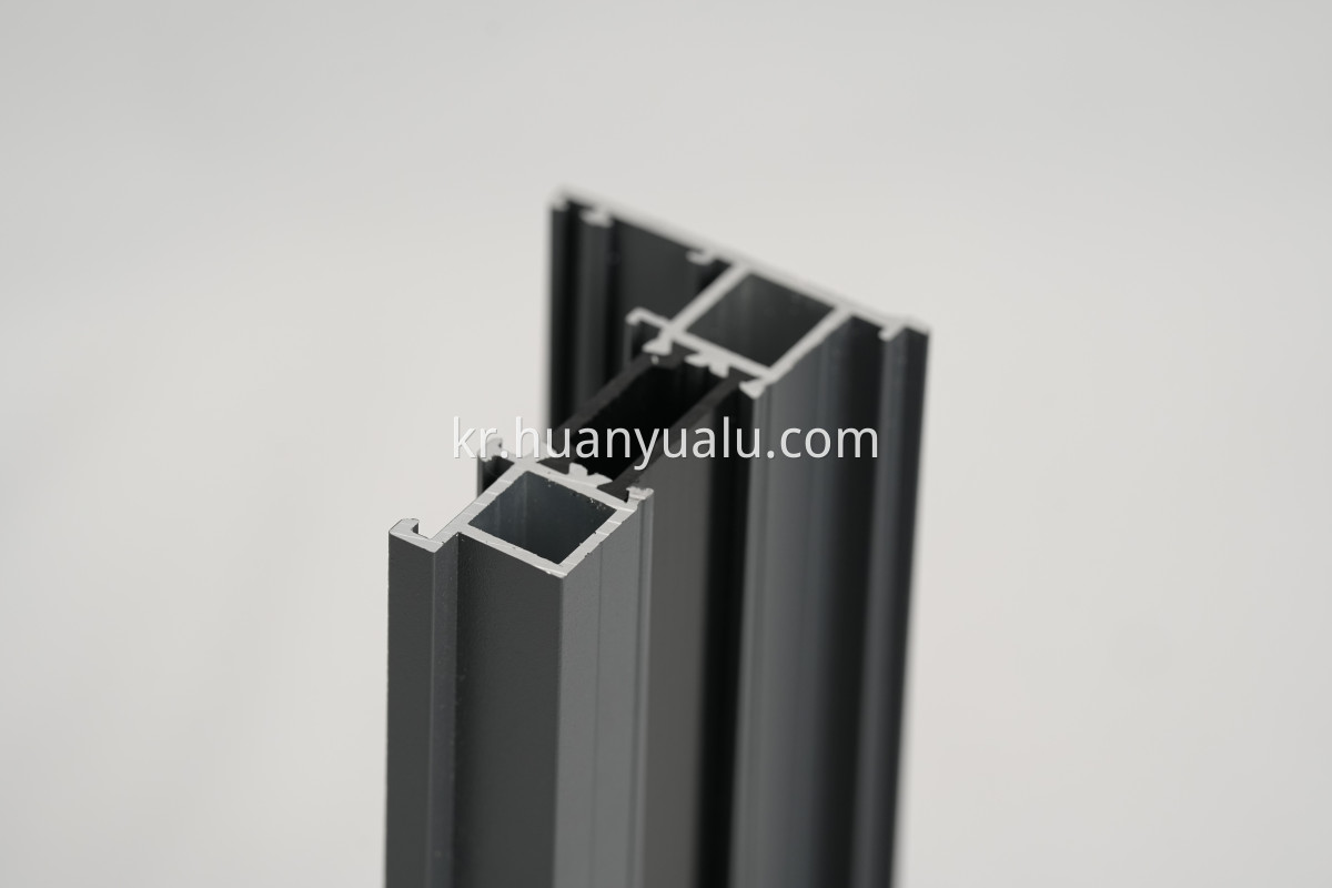 Thermal insulation profiles